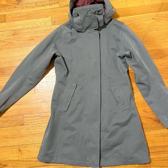Patagonia Women’s Tres 3 in 1 Waterproof Down Parka Small (lightly worn) - Picture 7 of 14